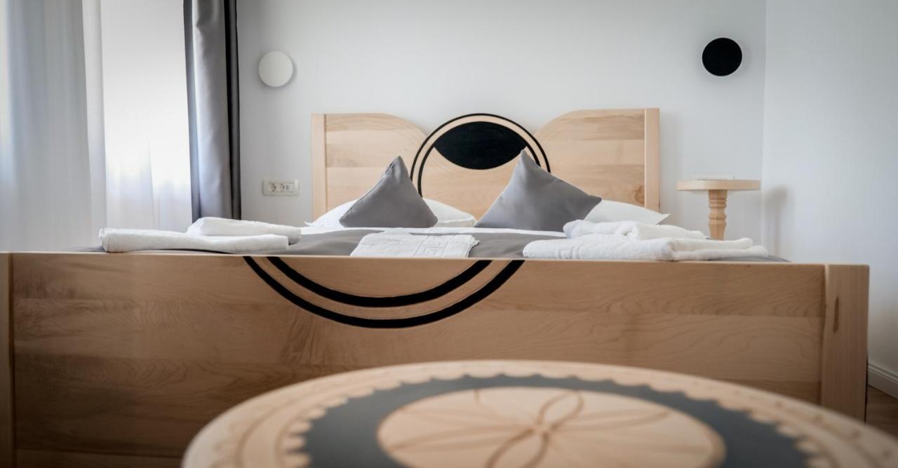 Conacul Olarilor Bed & Breakfast Baia de Fier Exterior photo