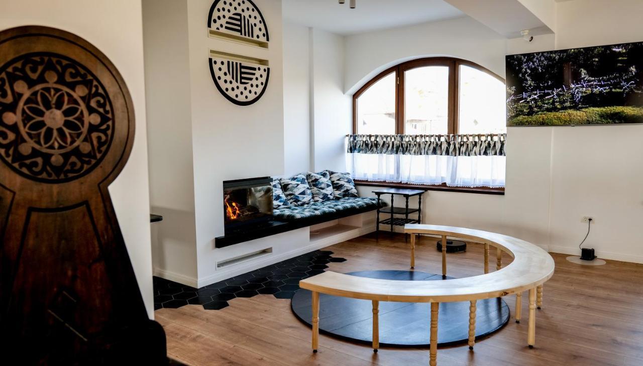 Conacul Olarilor Bed & Breakfast Baia de Fier Exterior photo