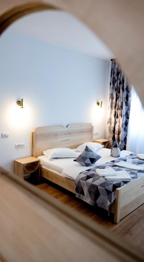 Conacul Olarilor Bed & Breakfast Baia de Fier Exterior photo