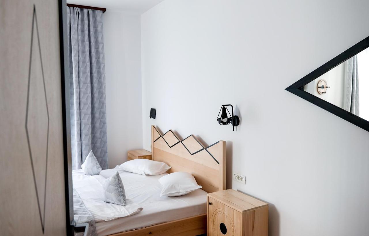 Conacul Olarilor Bed & Breakfast Baia de Fier Exterior photo