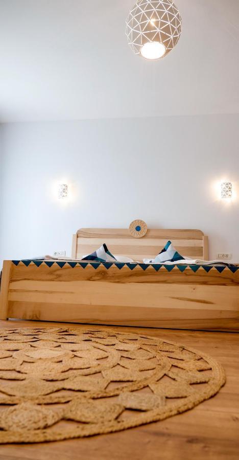 Conacul Olarilor Bed & Breakfast Baia de Fier Exterior photo